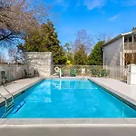 Quality Inn Fayetteville Near Historic Downtown Square 