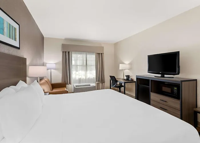 Quality Inn Fayetteville Near Historic Downtown Square