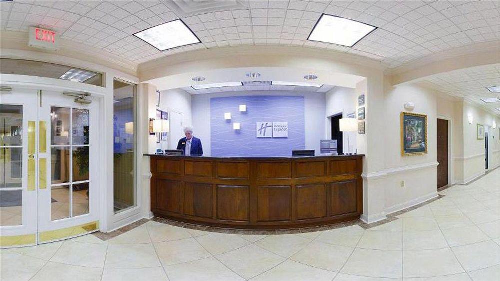 Quality Near Historic Downtown Square Hotel 3*