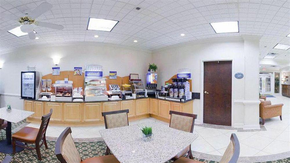 Quality Near Historic Downtown Square Hotel Fayetteville