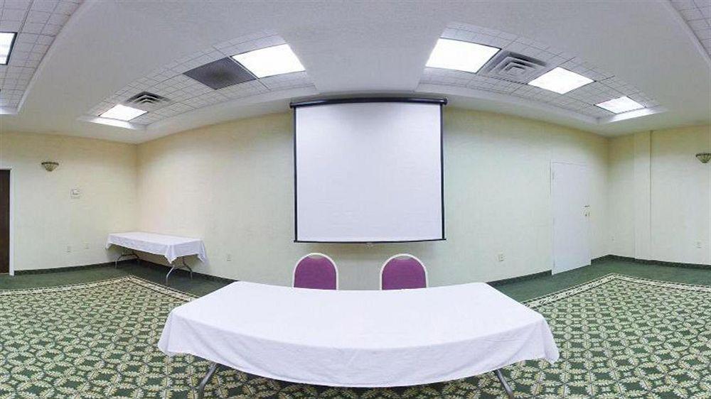 Quality Near Historic Downtown Square 3* Fayetteville