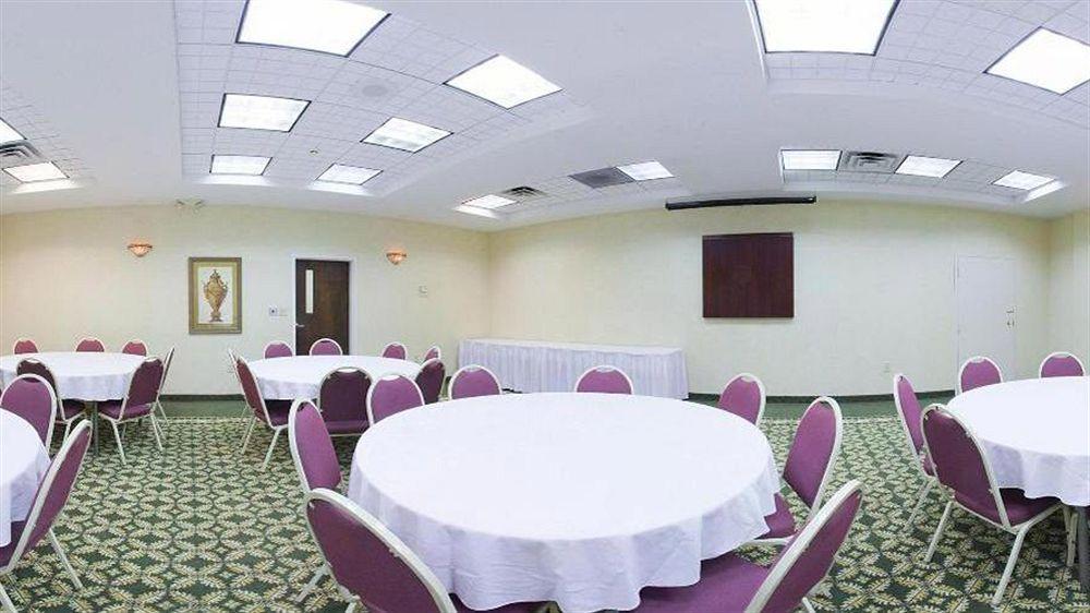 Hotel Quality Near Historic Downtown Square Fayetteville