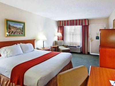 Quality Near Historic Downtown Square Hotel