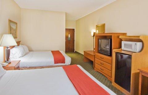 Quality Near Historic Downtown Square 3*