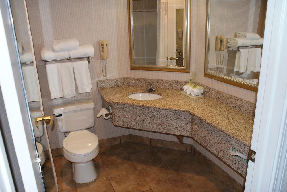 Quality Near Historic Downtown Square Hotel Fayetteville
