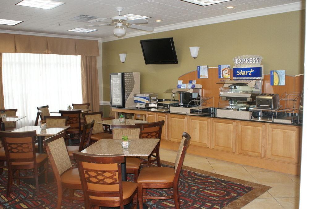 Quality Near Historic Downtown Square 3* Fayetteville
