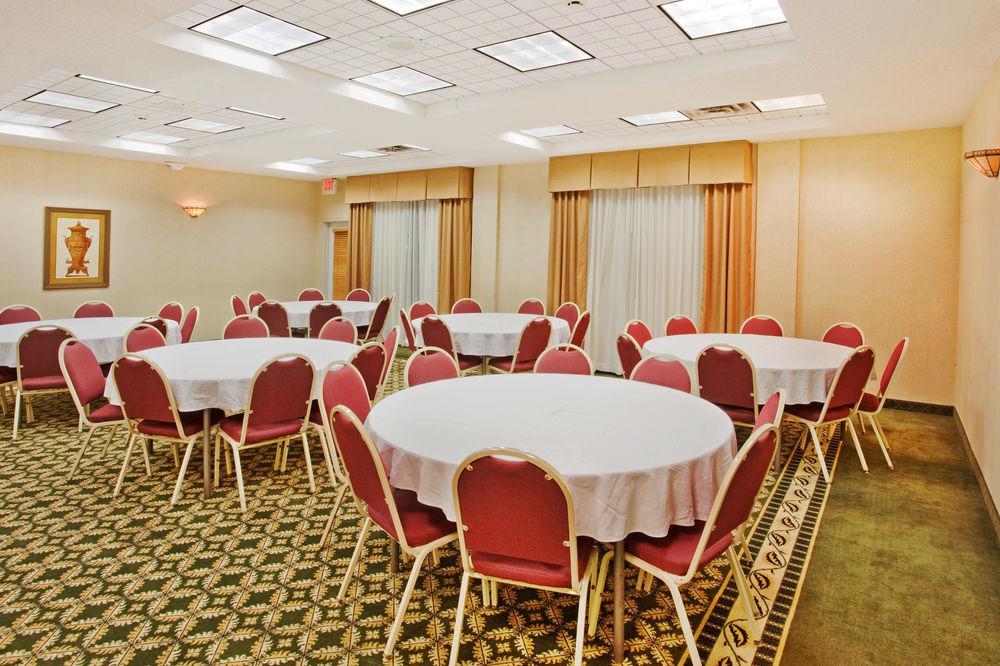Hotel Quality Near Historic Downtown Square