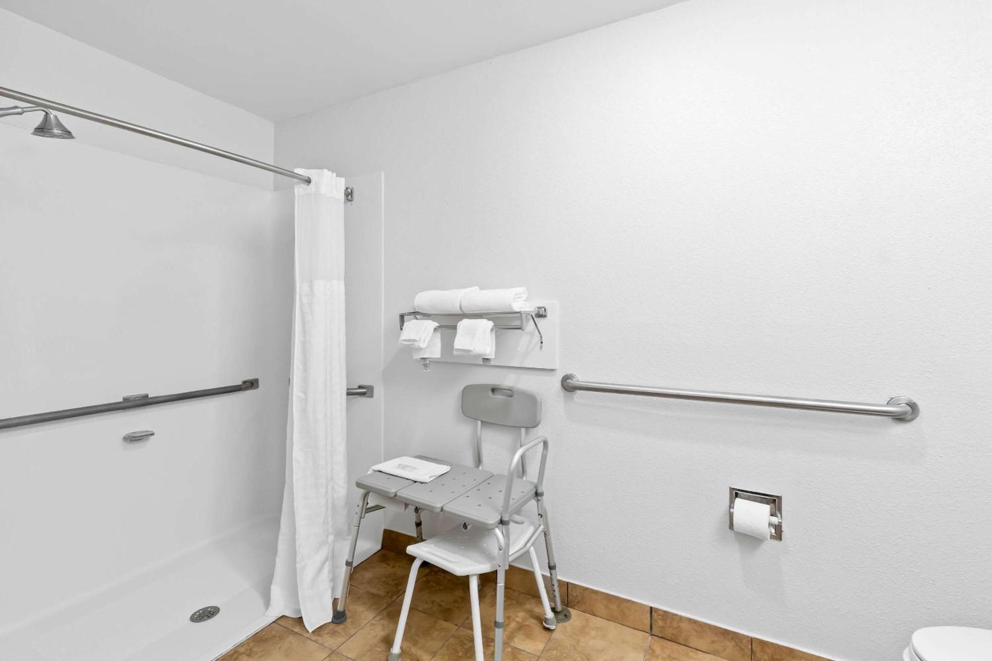 Quality Near Historic Downtown Square 3* Fayetteville