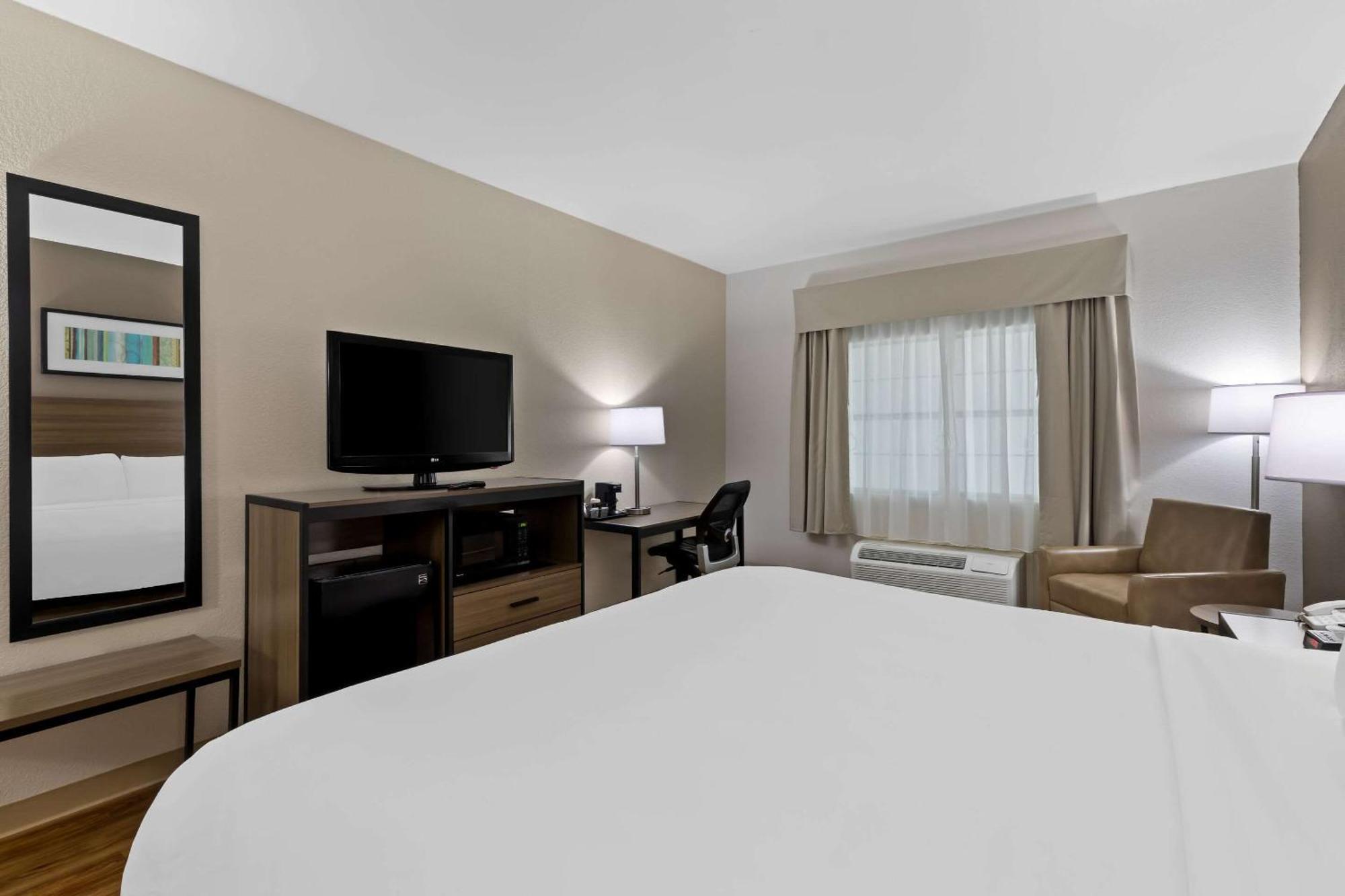 Hotel Quality Near Historic Downtown Square