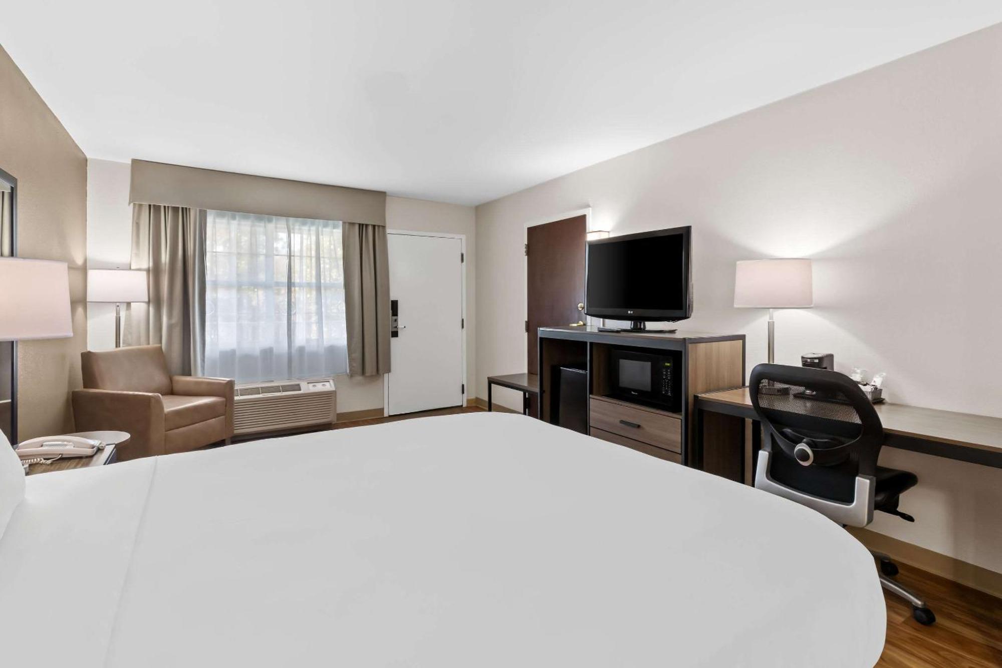 Quality Near Historic Downtown Square 3* Fayetteville