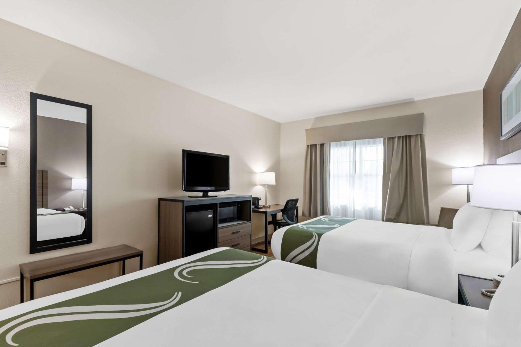 Quality Near Historic Downtown Square 3* Fayetteville