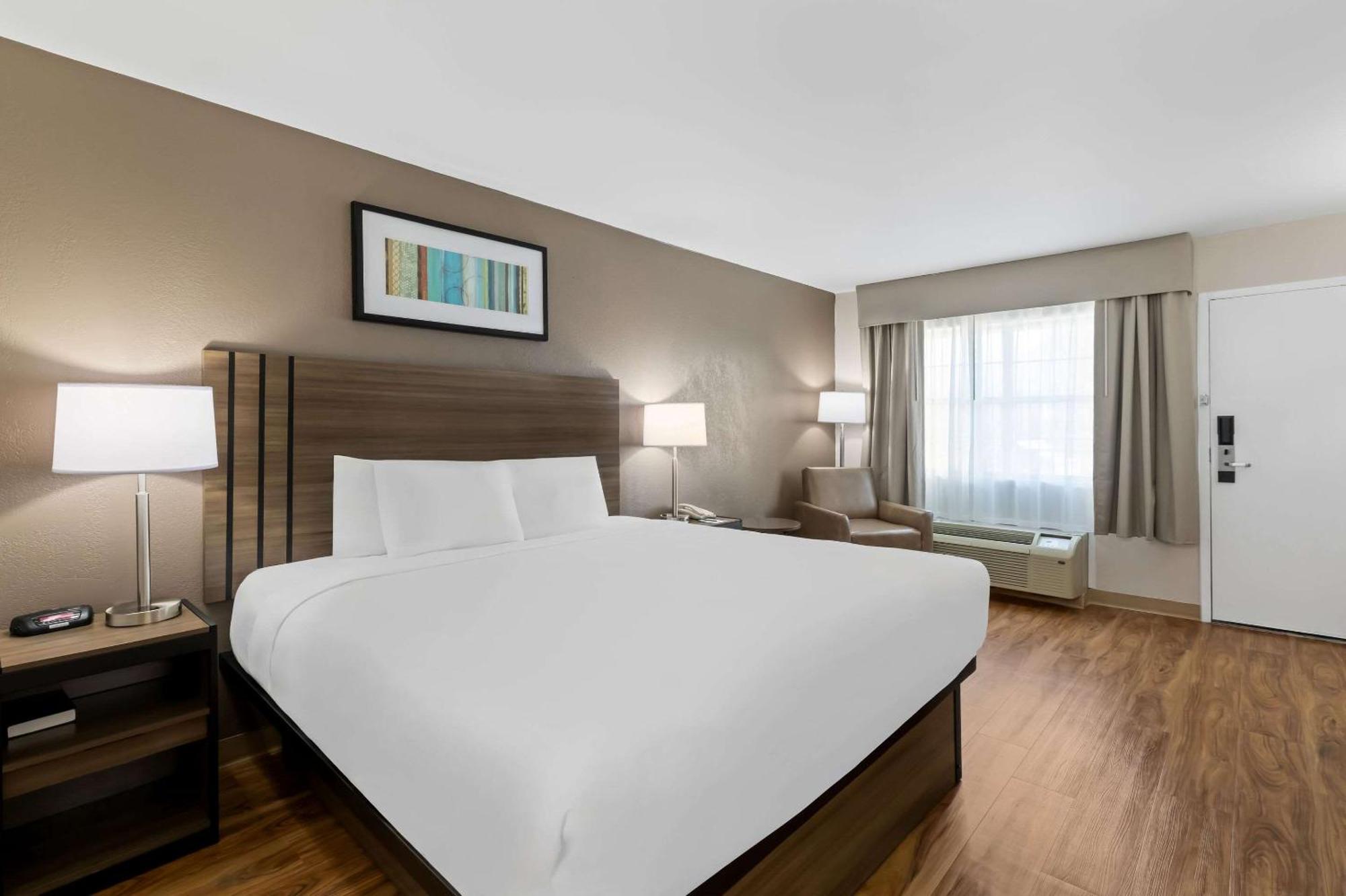 Quality Near Historic Downtown Square Fayetteville