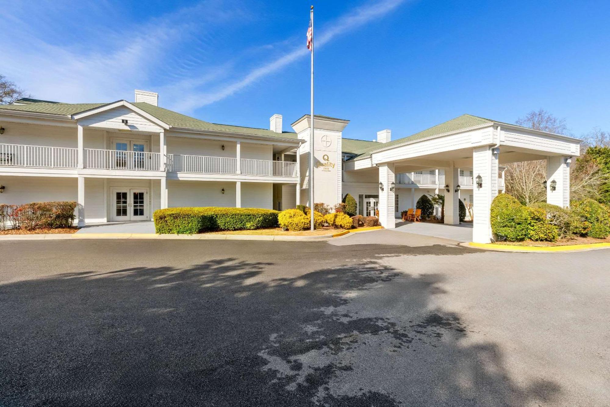 Quality Near Historic Downtown Square Hotel