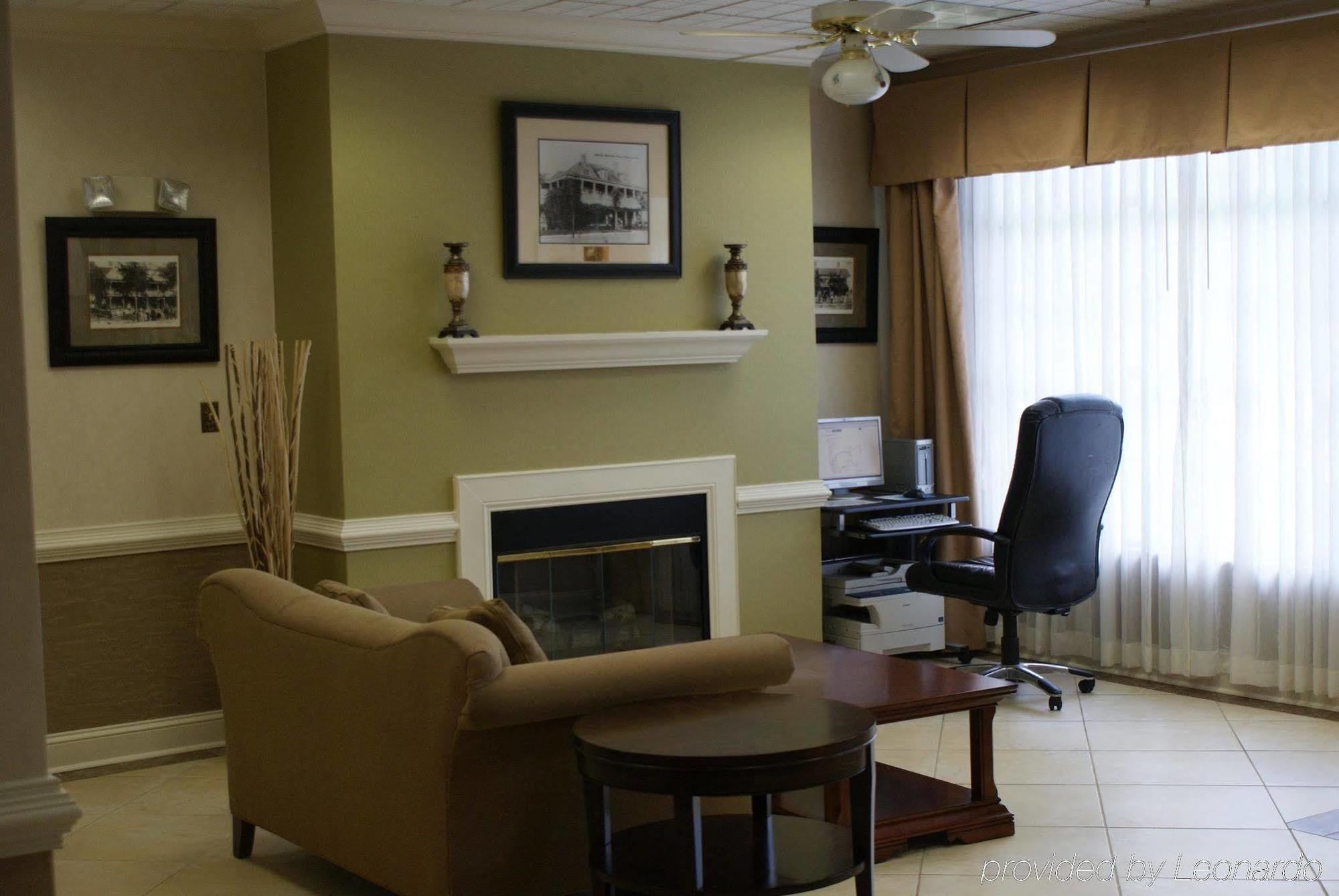 Quality Near Historic Downtown Square 3*