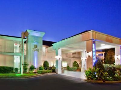 Quality Near Historic Downtown Square Fayetteville