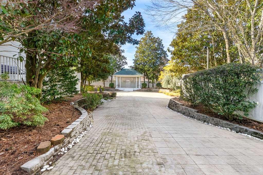 Quality Near Historic Downtown Square 3* Fayetteville