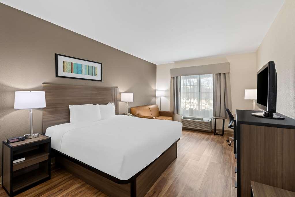 Quality Near Historic Downtown Square 3*