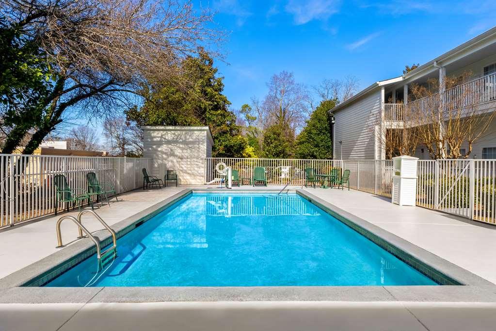 Quality Near Historic Downtown Square 3* Fayetteville